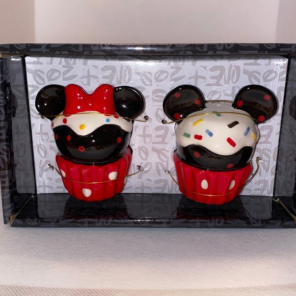 DISNEY Mickey & Minnie Cupcake Ceramic Salt & Pepper Shakers - Picture 1 of 3